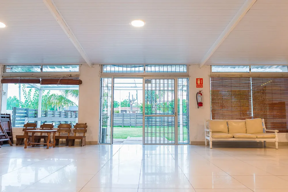 Salón 4 xxx con la salida al jardín